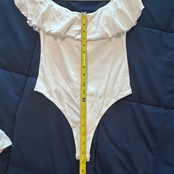 LOVERS + FRIENDS • WHITE RIBBED OFF SHOULDER RUFFLE PULL UP THONG
BODYSUIT- M • - Picture 7 of 7